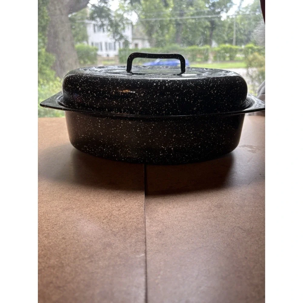 Vintage Black Speckled Enamel Oval Roaster w/ Lid Approx. 5 Qt 11